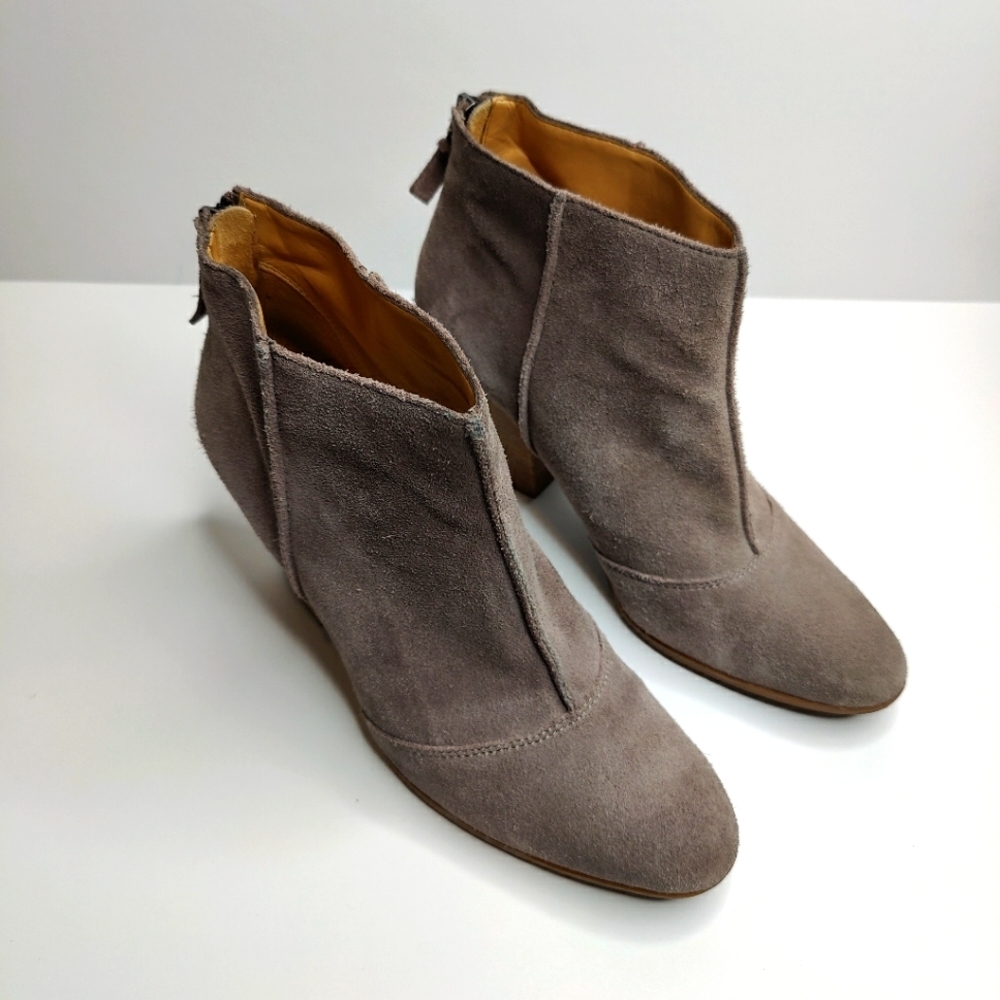 Enzo Angiolini Eagimm Suede Ankle boots